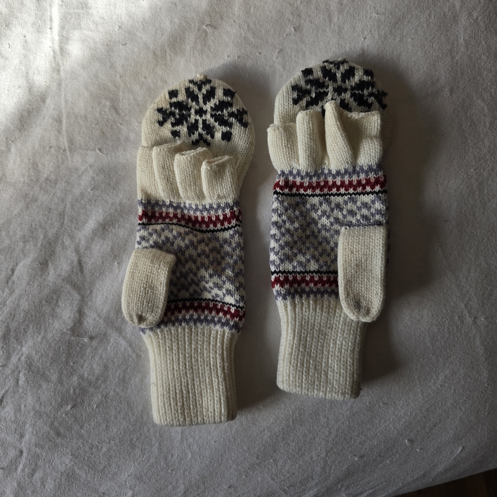 Cozy Cream Knit Mittens with Snowflake Design